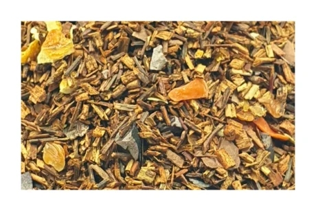 Χύμα μείγμα τσαγιού Velvet Chocolate Rooibos Renteana με κομμάτια κακάο, φλούδες πορτοκαλιού και ζαχαρωμένη πιπερόριζα. Loose leaf Velvet Chocolate rooibos tea blend with cocoa nibs, orange peel, and ginger.